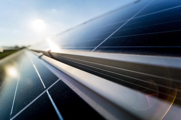 Höhere Erträge durch LUOX Energy: So funktioniert moderne Stromvermarktung für PV-Anlagen